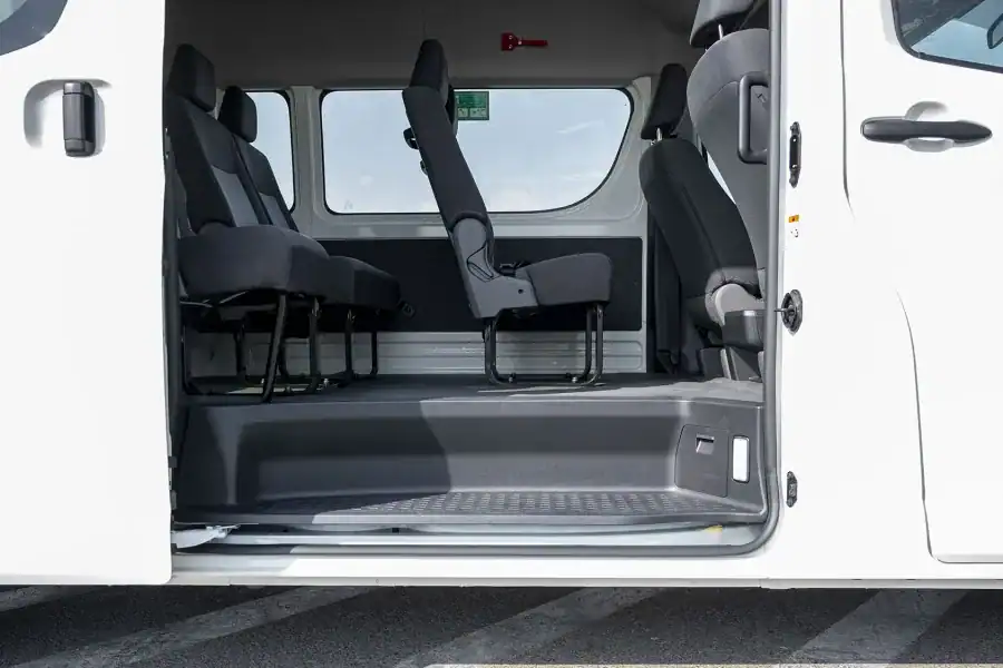 Private Hiace Transfer Hurghada – Spacious Ride for Up to 8 Passengers