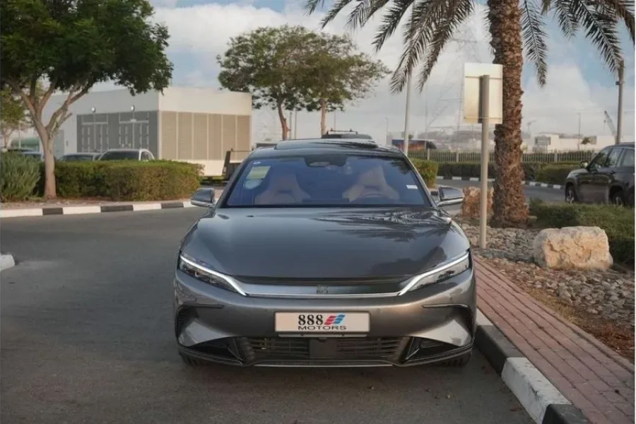 Private Limousine Transfer in Hurghada – Comfortable Ride for Up to 3 People